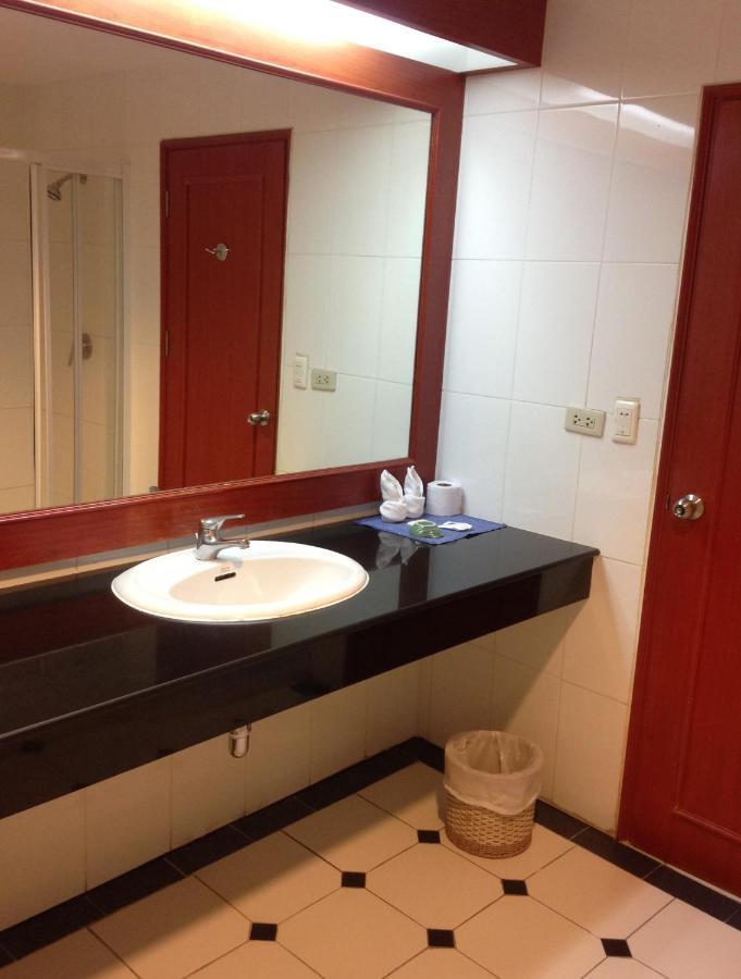 Lotus House Hotel Jomtien Beach Exterior photo